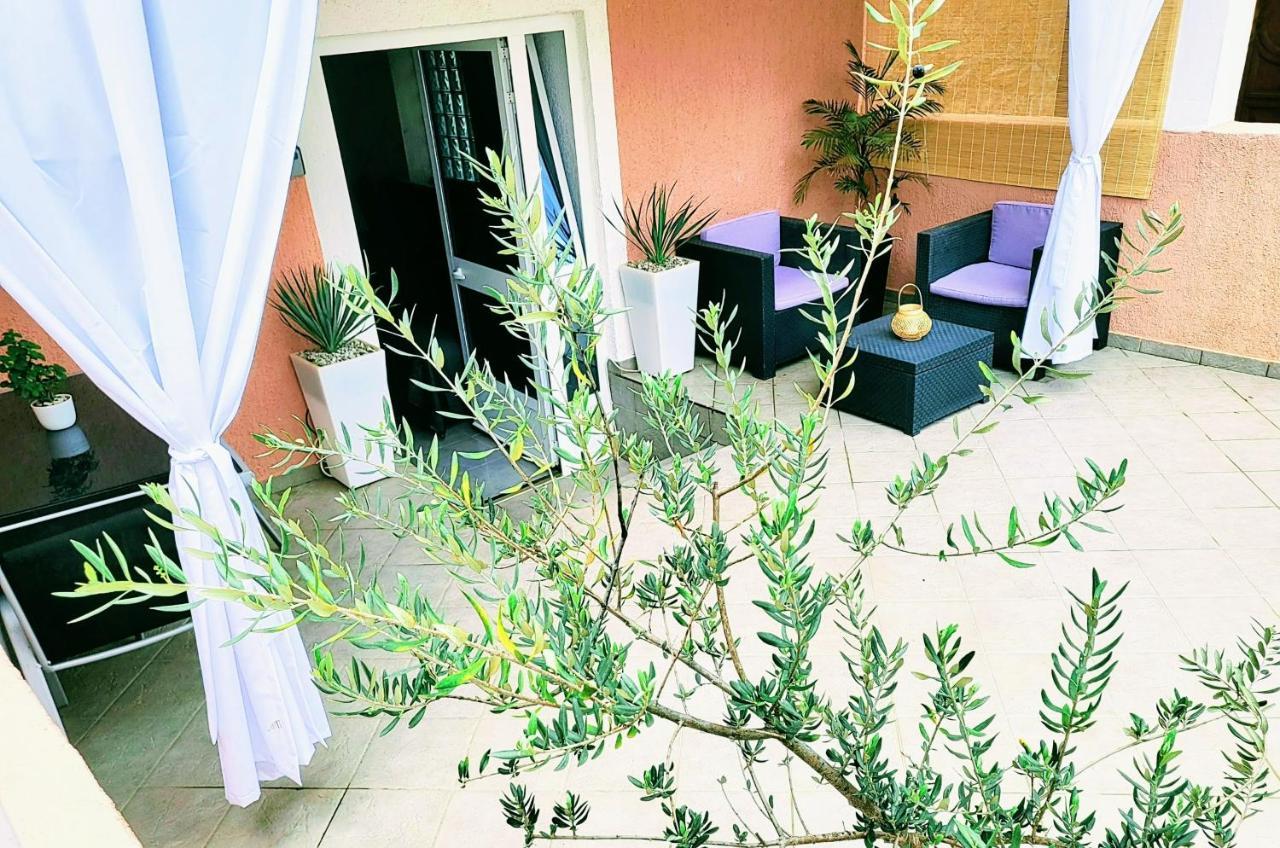 Studio Square Funtana Apartment Ngoại thất bức ảnh
