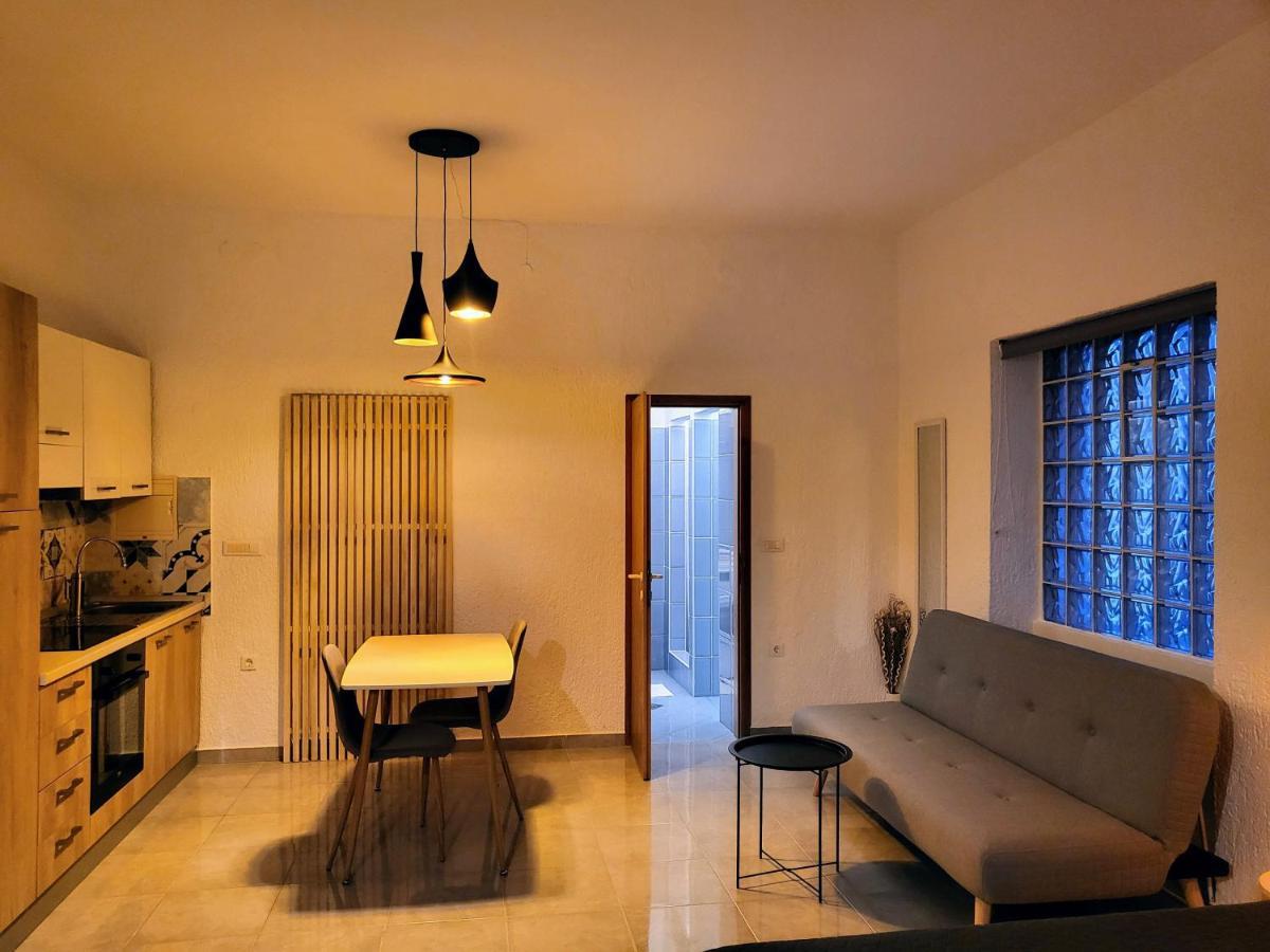 Studio Square Funtana Apartment Ngoại thất bức ảnh